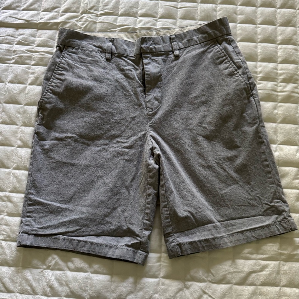 Old Navy Gray Flat Front Shorts Ultimate Slim Built In Flex Men’s Waist 33